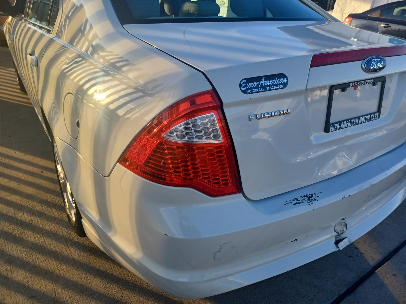 2012 WHITE /GRAY Ford Fusion SE (3FAHP0HA2CR) with an 2.5L L4 DOHC 16V engine, AUTOMATIC transmission, located at 2001 E. Lancaster, Ft. Worth, 76103, (817) 336-7000, 32.746181, -97.301018 - Photo #7